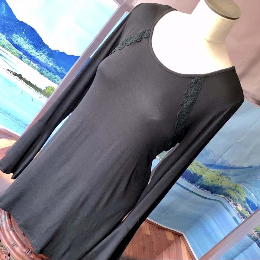 Bell sleeve Hi-Lo crochet top w/ lace up back detail NWT - Picture 5 of 5
